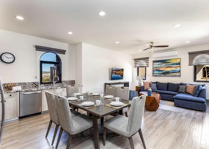 Сasa de vacaciones Secluded Retreat With 5-star Amenities